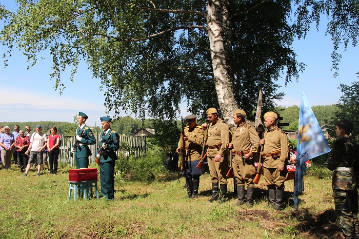 Баткат томская область. Село Баткат. Мельниково Алтайский край. Село Богородское Шегарский район. Первомайский парад в Мельниково Шегарский район.